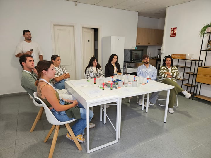 Sesión de bienestar corporativo con el equipo de una empresa en La CoolMente