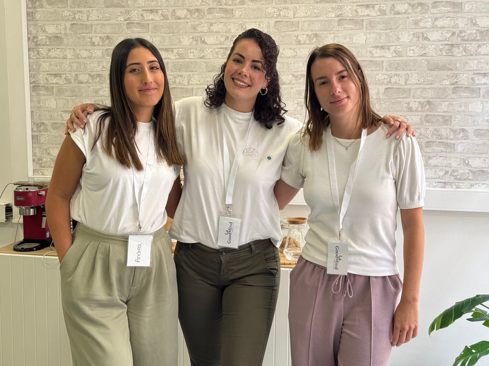 Tres psicólogas del equipo de La CoolMente, centro de bienestar social en Tenerife